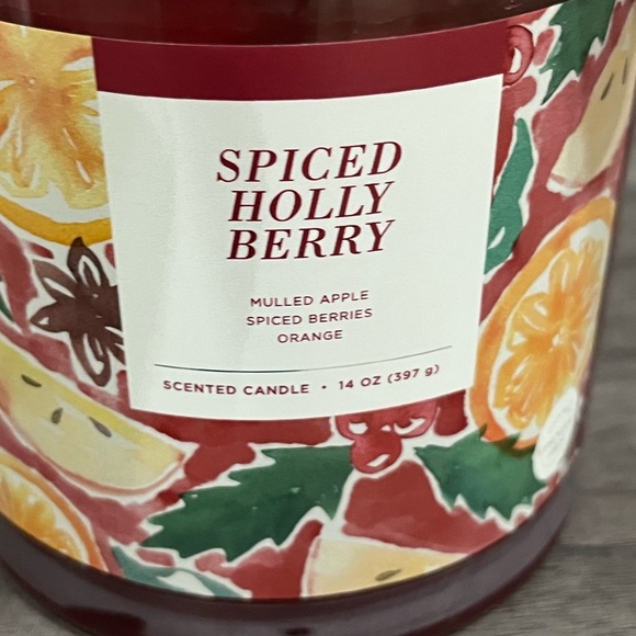 Sonoma Spiced Holly Berry Candle - NEW - Picture 3 of 5